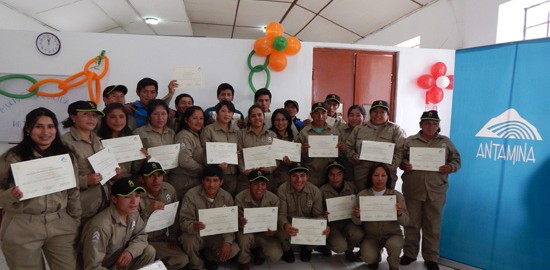 Los egresados representan el primer grupo en graduarse bajo la administración de la empresa APC