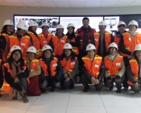 En su recorrido observaron la mina, las perforadoras y a los trabajadores operando la maquinaria pesada