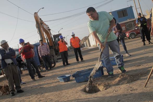 Antamina apoya la construcción de nuevas pistas y veredas