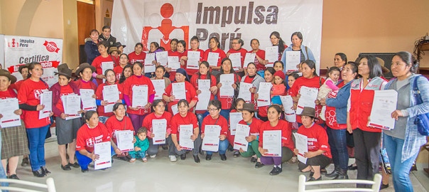 Certificaciones a las madres tejedoras.