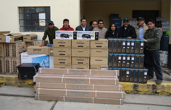 antamina-entrega-equipos-tecnologicos Equipos tecnológicos fueron entregados por Antamina en Huallanca.