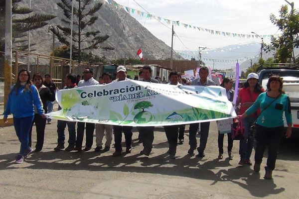 colquioc-dia-arbol-valle_fortaleza Salieron a motivar a la población a que se una a las actividades.