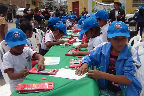 alumnos-realizaron-muestras-pictoricas-destacaron-concurso-dibujo-pintura Alumnos destacando en el Concurso de Dibujo y Pintura.
