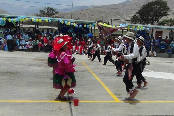Una de las delegaciones en el complejo deportivo de Chasquitambo.