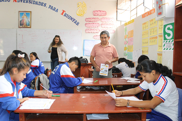 Alumnos de la Academia Pre Universitaria Municipal de Colquioc