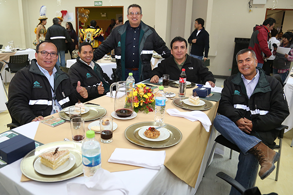 Colaboradores en la cena de celebración noche-excelencia-2016-4