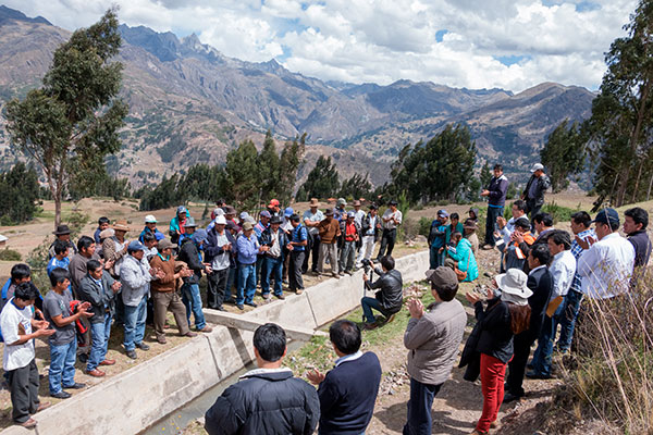 Alcalde, autoridades locales, dirigentes de comités de riego y Antamina juntos por el desarrollo