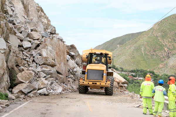 Desbloqueo de la carretera Pativilca Huaraz