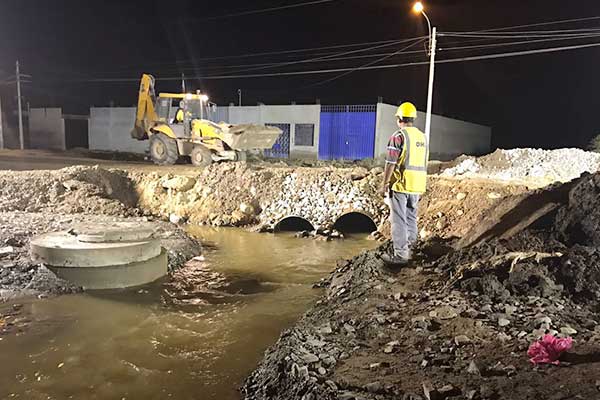 Una Sola Fuerza: trabajando con nuestros socios estratégicos en la instalación de tuberías para desaguar los aniegos producto de las inundaciones en Huarmey