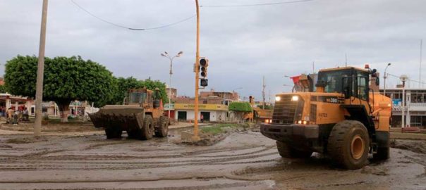 Huarmey se levanta: trabajo conjunto para limpiar Huarmey tras inundaciones