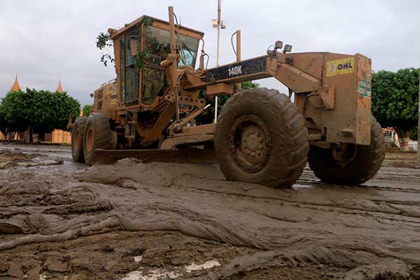 Huarmey se levanta: gracias al trabajo conjunto con los vecinos y nuestros socios estratégicos Atlantic, OHL y SIHVE, se continúa la limpieza de la ciudad.