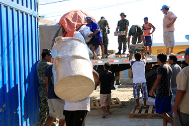 Donaciones a sector Buenos Aires en Huarmey, voluntariado Antamina