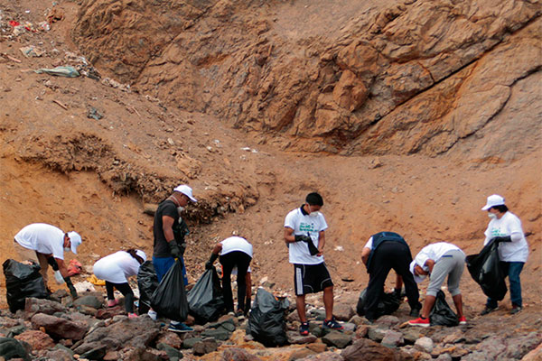 Semana del medio ambiente: limpieza de playas, parte del Programa de gestión socio ambiental de Antamina