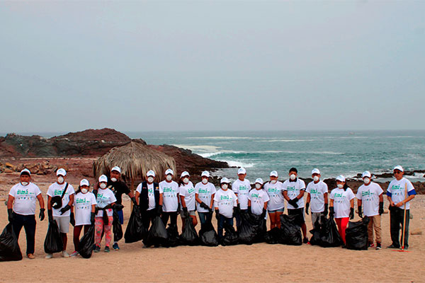 Semana del medio ambiente: limpieza de playas, parte del Programa de gestión socio ambiental de Antamina