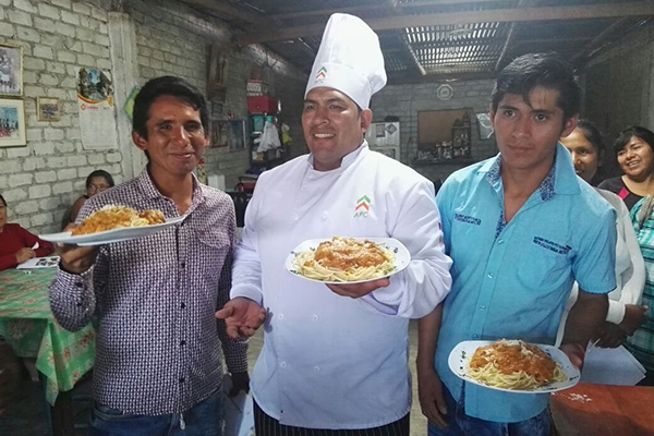 Crianza de cuyes: Taller de gastronomía en Colquioc