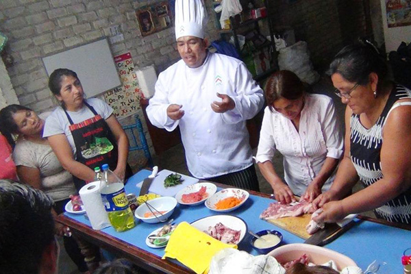 Crianza de cuyes: Taller de gastronomía en Colquioc