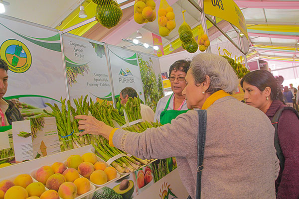 Mistura 2017: Productores agrarios de la Cooperativa Agraria Valle Fortaleza (COAVAF) participará con sus productos de melocotones.