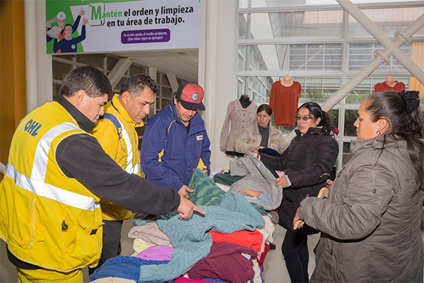 Desarrollo sostenible: se realizó la feria navideña de prendas elaboradas en tejido a mano por madres de Juprog y Carhuayoc.