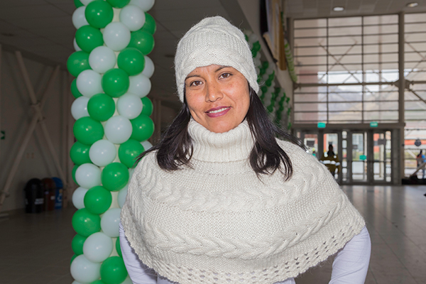 Desarrollo sostenible: se realizó la feria navideña de prendas elaboradas en tejido a mano por madres de Juprog y Carhuayoc.