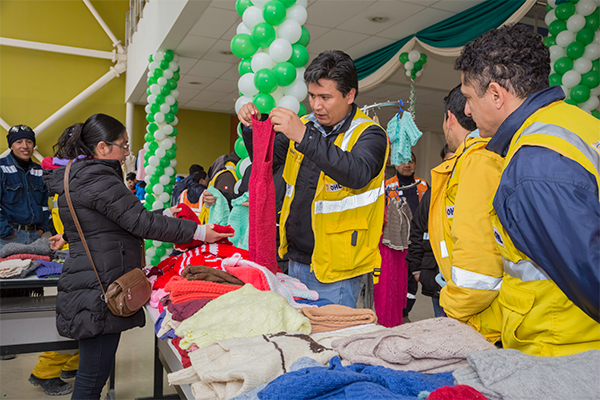 Desarrollo sostenible: se realizó la feria navideña de prendas elaboradas en tejido a mano por madres de Juprog y Carhuayoc.