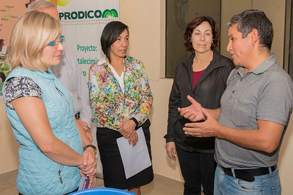 Desarrollo productivo: representantes de la embajada canadiense conocieron los avances del programa PRODICOM.