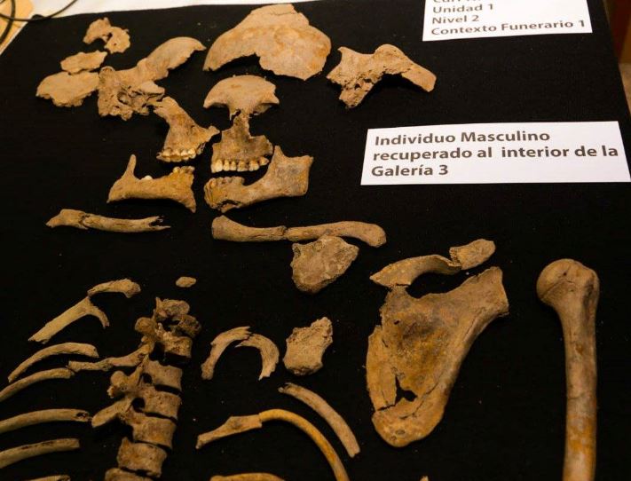 Nuevo hallazgo en Chavín: descubren tres galerías, entierros humanos y cerámicas. Pequeños robots con microcámaras ayudaron al descubrimiento.
