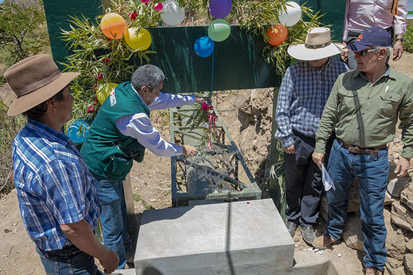 Proyecto de irrigación en Huayllacayán