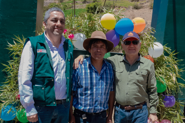 Proyecto de irrigación en Huayllacayán