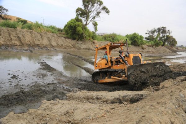 Trabajos de reforzamiento y encauzamiento del río Huarmey