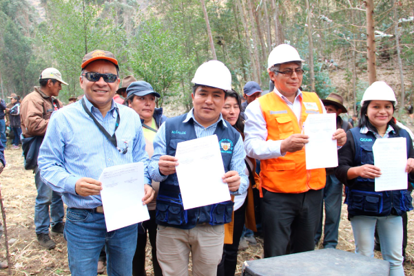 Mejoramiento de canal de riego en Chavín de Huántar Primera piedra para mejoramiento de canal de riego en Chavín de Huántar.