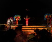 Puesta en escena de “Chavín de noche”