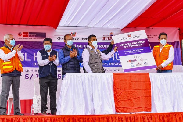 Acta de entrega de terreno para inicio de obras del nuevo y moderno hospital de Huarmey.