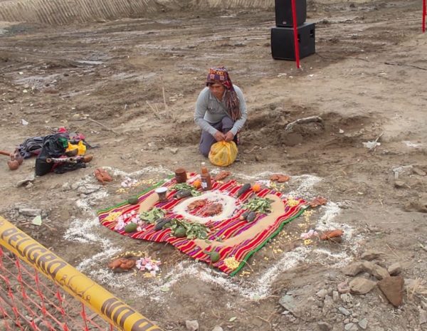 Pago a la tierra, manera de agradecimiento y buen augurio, para lograr más agua y de mejor calidad en Huarmey