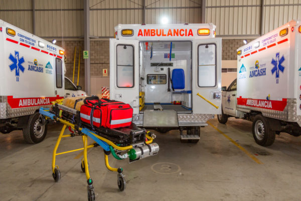 Las ambulancias vienen con un equipamiento tipo III de alta complejidad incluido ventiladores mecánicos de transporte.