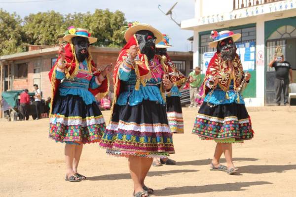 Danzas y estampas costumbristas en inauguración de sistema de riego en Antonio Raymondi