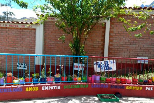 Nuevos jardines en colegios de Huari y Huarmey