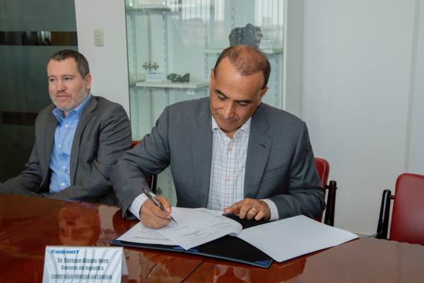 Firma del convenio con el INGEMET