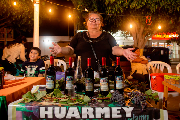 Festival Ecoturístico: Los asistentes disfrutaron del tradicional vino huarmeyano.