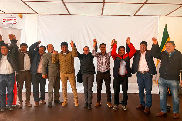 Reunión entre funcionarios del Gobierno Regional de Áncash y representantes de Antamina para gestionar el expediente.