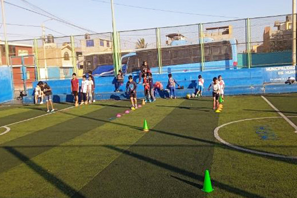 Desarrollo sostenible en Huarmey: Este convenio permitirá la construcción de espacios deportivos.