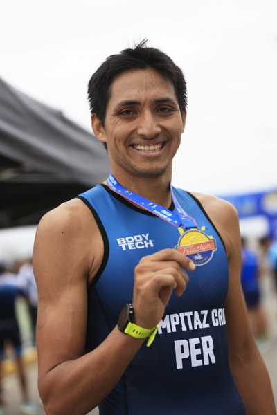El flamante ganador del triatlón: Osvaldo Chumpitaz