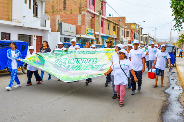El pasacalle fue otra de las actividades para recordar la importancia del cuidado ambiental