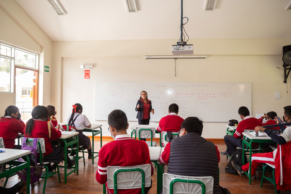 Día del maestro: Antamina aporta al desarrollo de los docentes a través de capacitaciones.