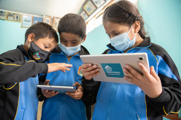 La calidad educativa en Áncash mejora ampliamente con la implementación de dispositivos tecnológicos.