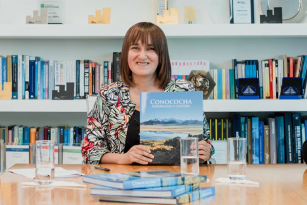 Sonaly Tuesta presenta el libro "Conococha, Naturaleza y Cultura" publicado por Antamina.