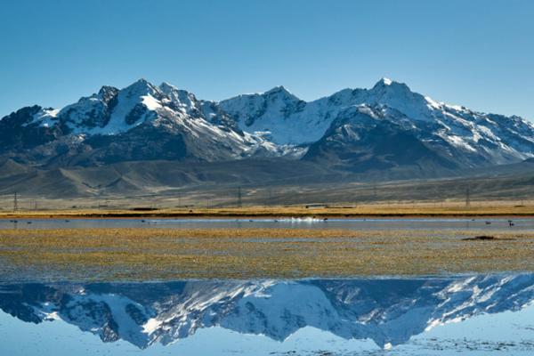 La laguna Conococha, núcleo del libro presentado.