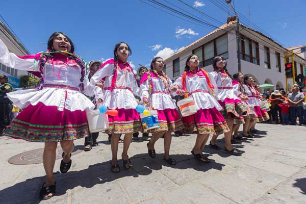 Entre las actividades realizadas por el carnaval de Huaraz se encuentran las danzas típicas.