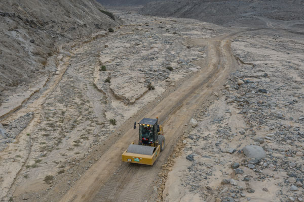 Labores preventivas y de descolmatación en el río.