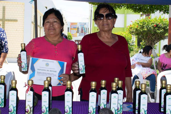 Día Internacional de la Mujer Rural: Productoras de palta que producen un innovador y nutritivo aceite de palta son homenajeadas en Huarmey.
