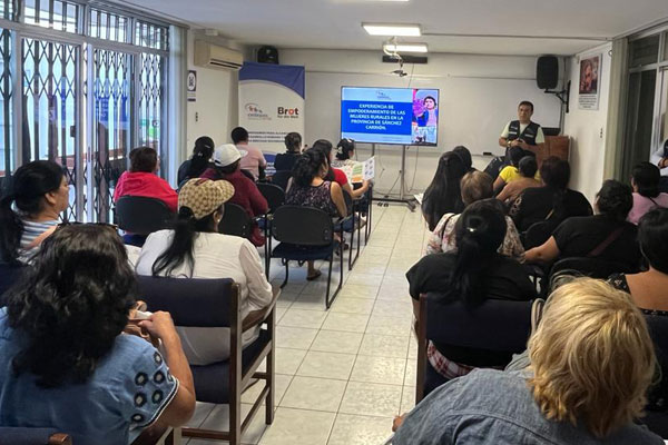 Visita de mujeres emprendedoras a centros de desarrollo de emprendimientos